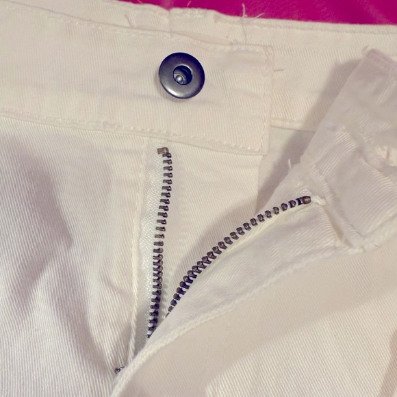 Ocean Drive white denim shorts new with tags. Smoke free distressed size 9 tts - Picture 3 of 6